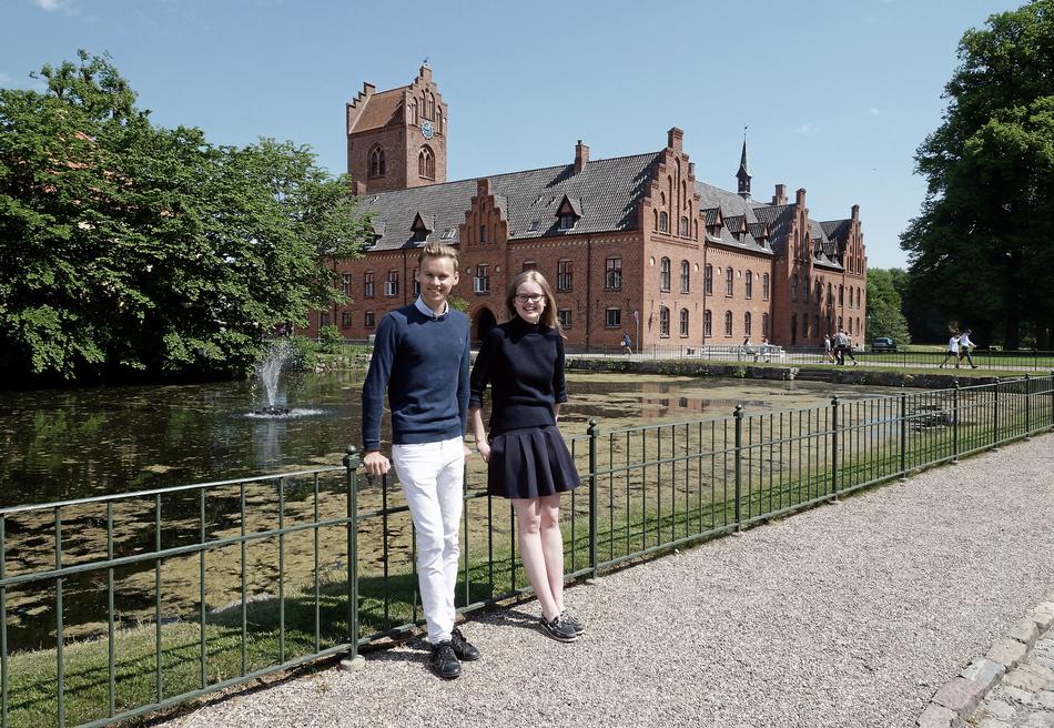 Elever viser rundt.jpg